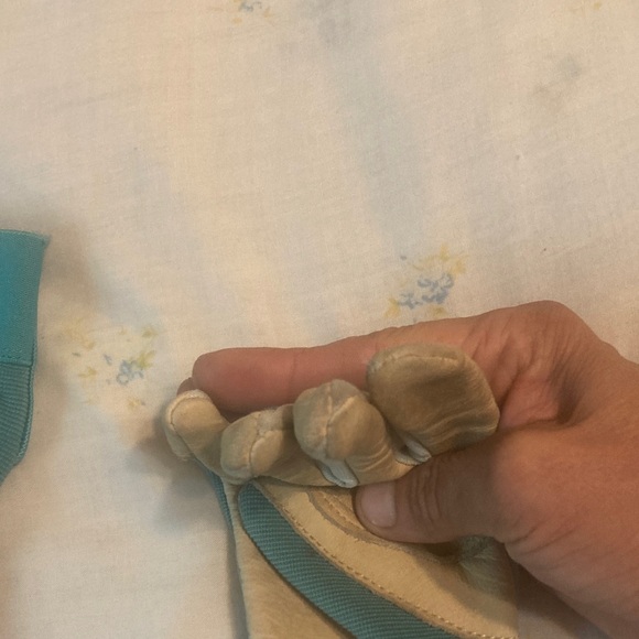 Women's Gloves - Picture 9 of 17